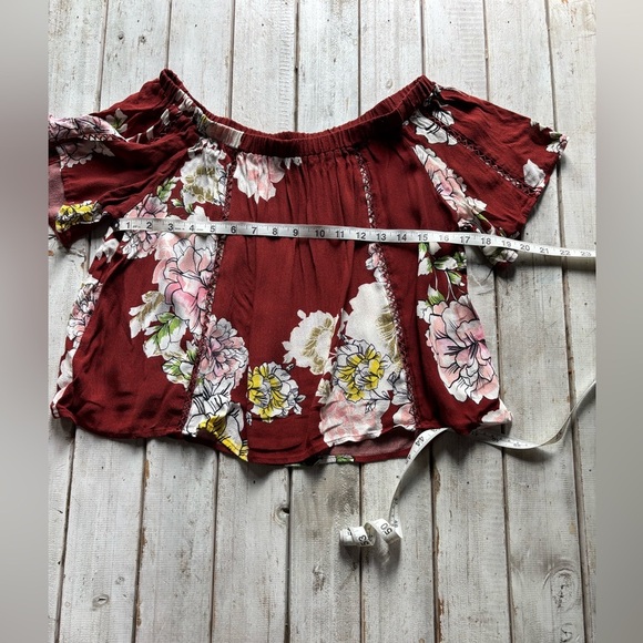 ASTR The Label | Anthropologie | Off Shoulder Floral Flowy Top | M 🌸✨ - Picture 4 of 9